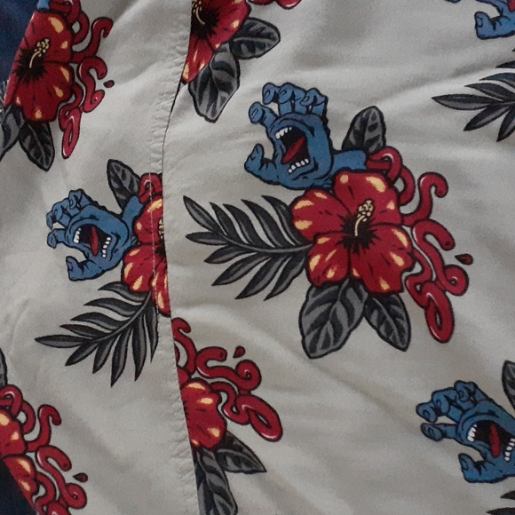 Santa Cruz Skateboard "Screaming Hand" Hawaiian Floral Shirt, Size Small - Picture 5 of 5